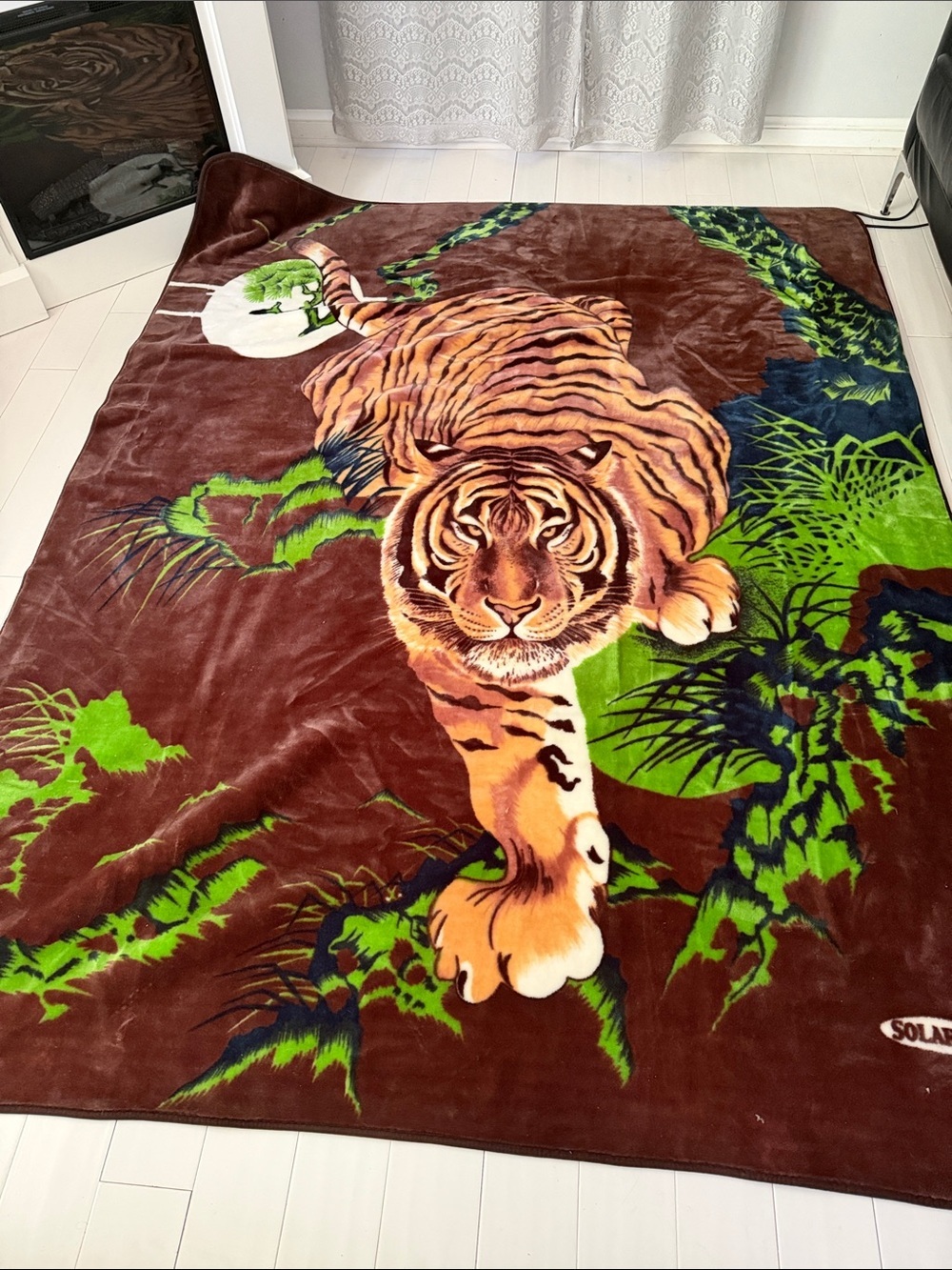 Solaron Blanket Heavyweight Thick Plush Vintage Tiger Big Cat Animal Graphic